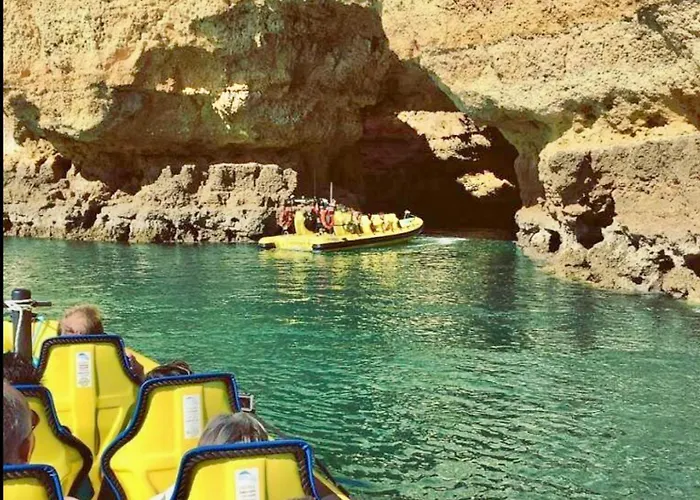 Apartment Elevated Beachfront 2br I 2ba - Sea View Balcony, Private Garage, Wifi, Ac Portimão