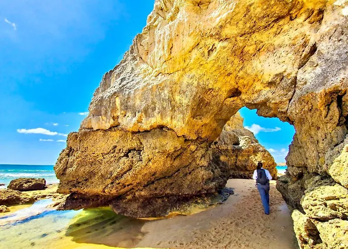 Elevated Beachfront 2br I 2ba - Sea View Balcony, Private Garage, Wifi, Ac *