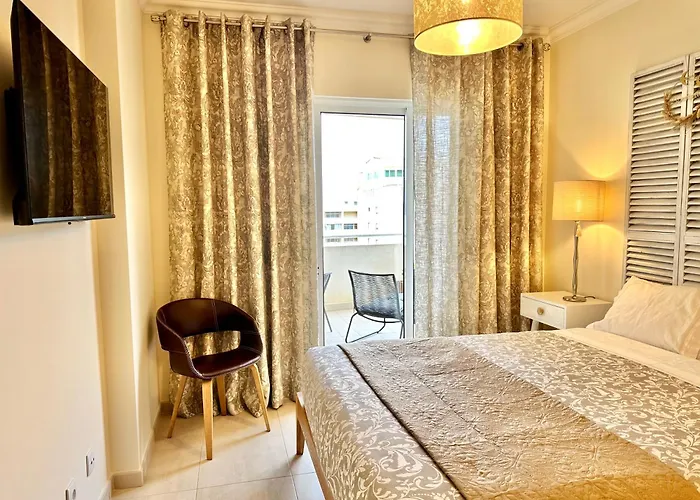 Elevated Beachfront 2br I 2ba - Sea View Balcony, Private Garage, Wifi, Ac * Portimão