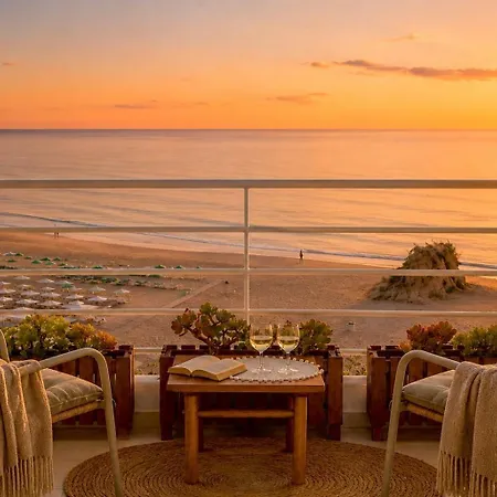 דירה Beachfront Moments - Ocean View Balcony