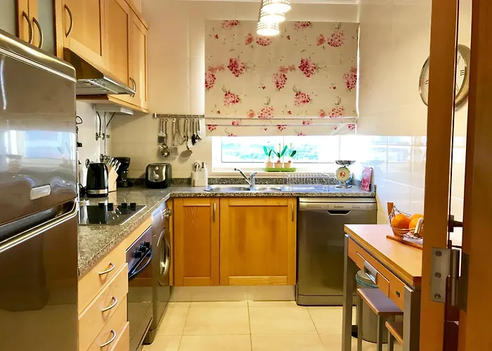 Elevated Beachfront 2br I 2ba - Sea View Balcony, Private Garage, Wifi, Ac *