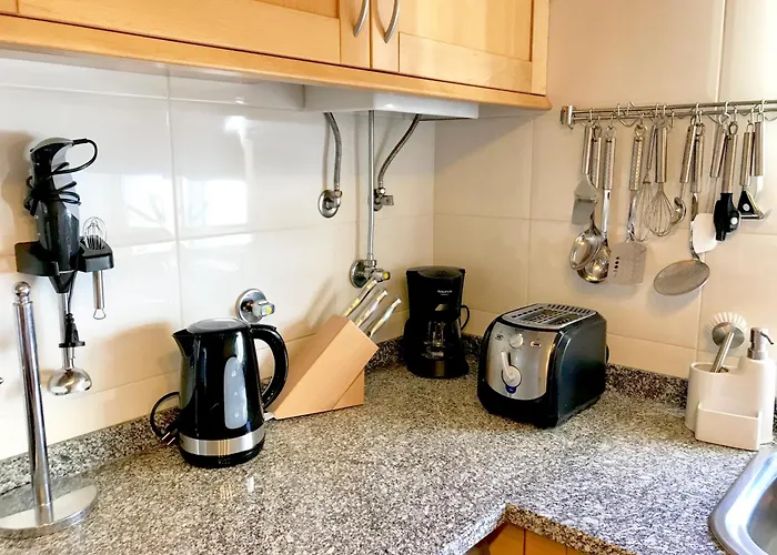 Lägenhet Elevated Beachfront 2br I 2ba - Sea View Balcony, Private Garage, Wifi, Ac *