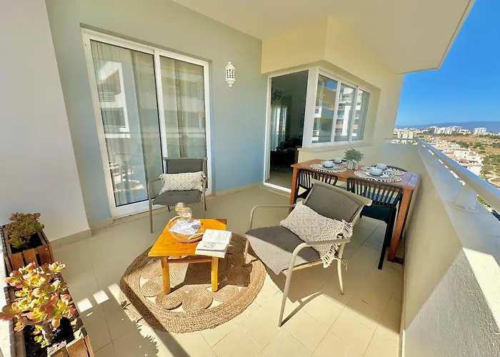 Elevated Beachfront 2br I 2ba - Sea View Balcony, Private Garage, Wifi, Ac Apartament Portimão