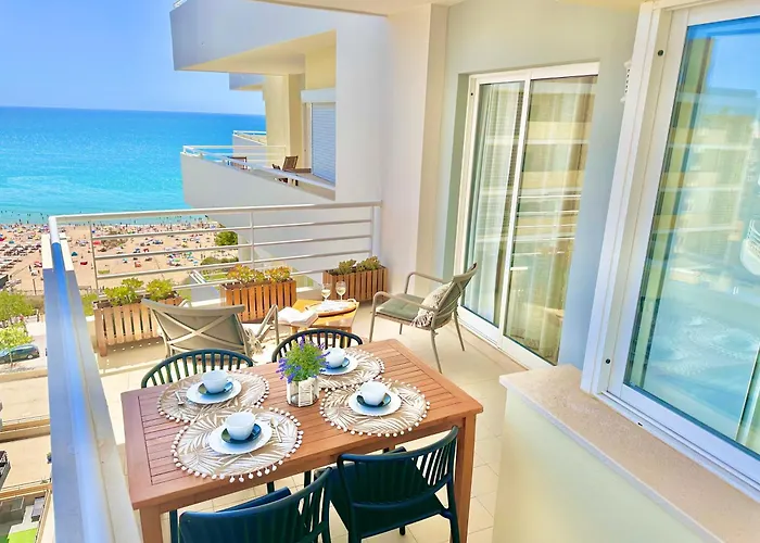 Lägenhet Elevated Beachfront 2br I 2ba - Sea View Balcony, Private Garage, Wifi, Ac