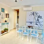 Exclusive Beachfront Moments - Sea View Balcony, Private Garage, Wifi, Ac Appartamento