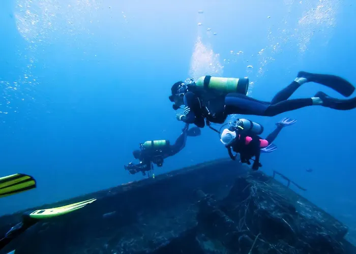 Elevated Beachfront 2br I 2ba - Sea View Balcony, Private Garage, Wifi, Ac * ポルティマン