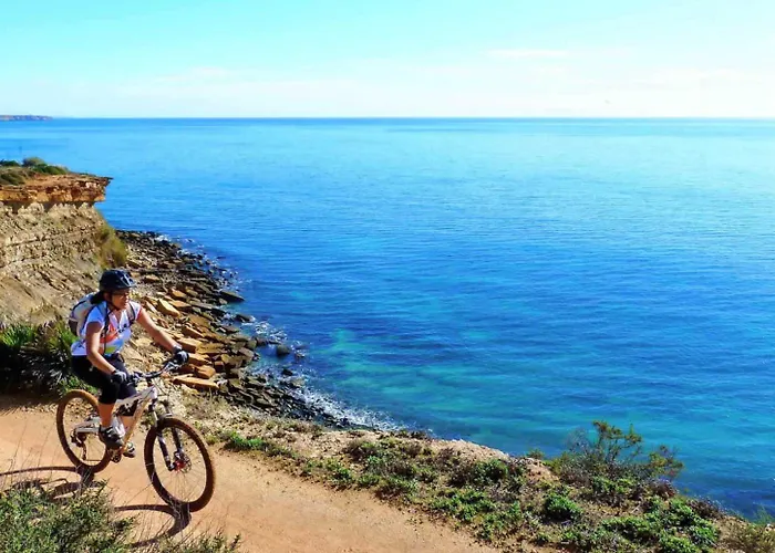 Elevated Beachfront 2br I 2ba - Sea View Balcony, Private Garage, Wifi, Ac * ポルティマン