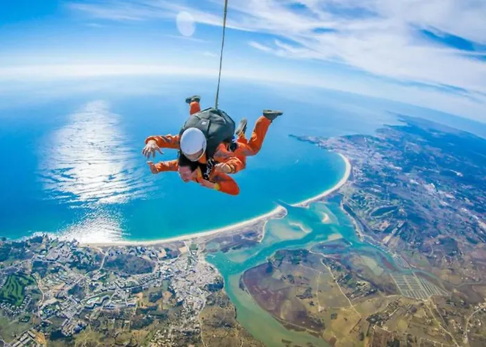 Elevated Beachfront 2br I 2ba - Sea View Balcony, Private Garage, Wifi, Ac ポルティマン